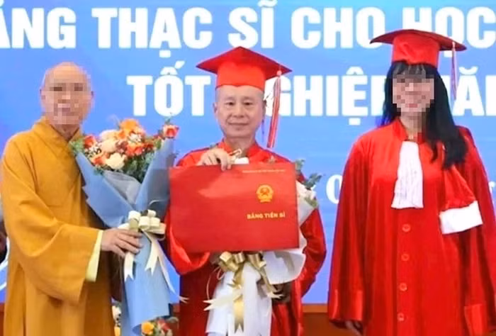 Mảnh bằng - học giả, tấm áo - thầy tu -0