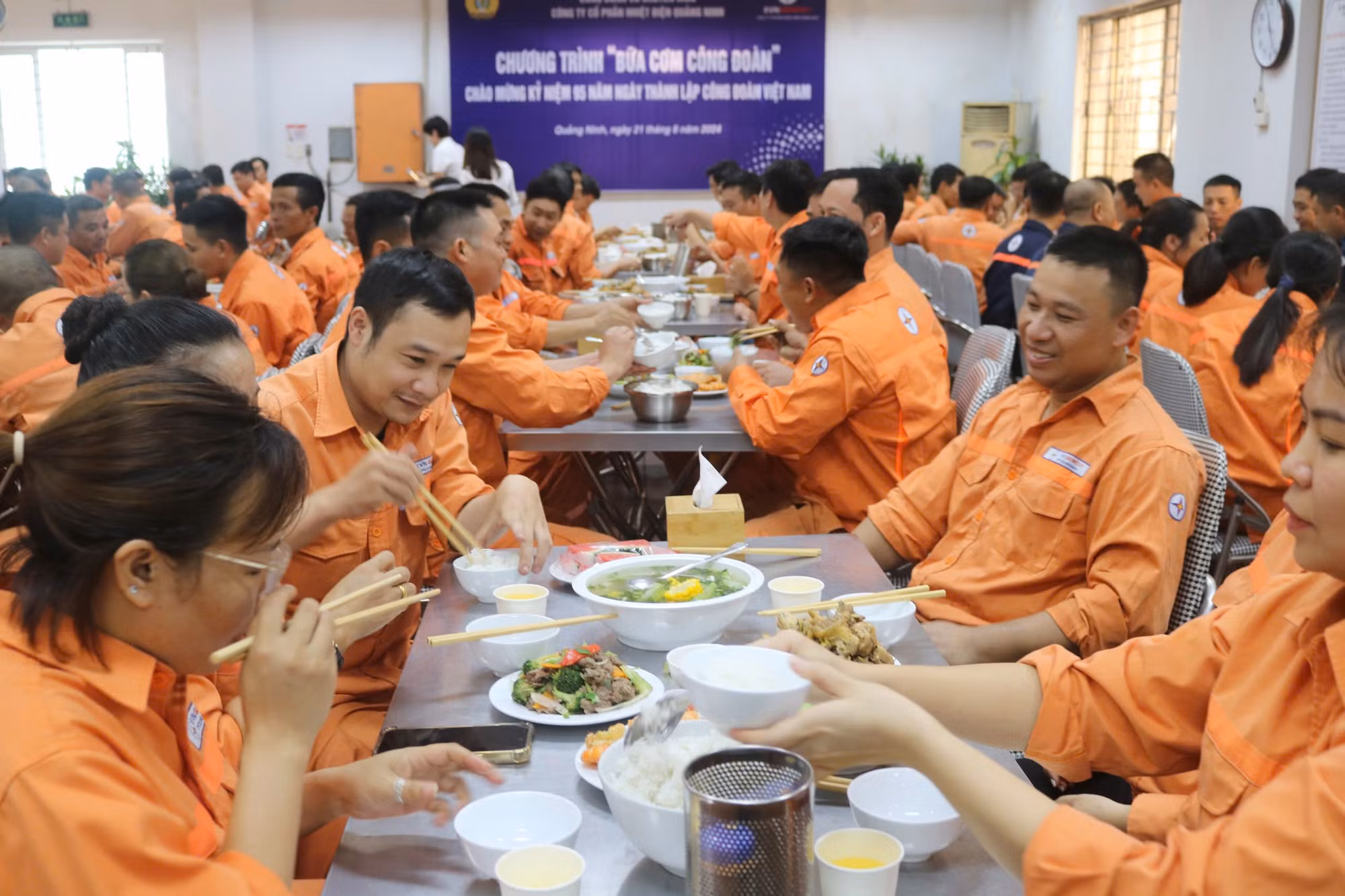 “Bữa cơm Công đoàn” ấm tình người lao động -0