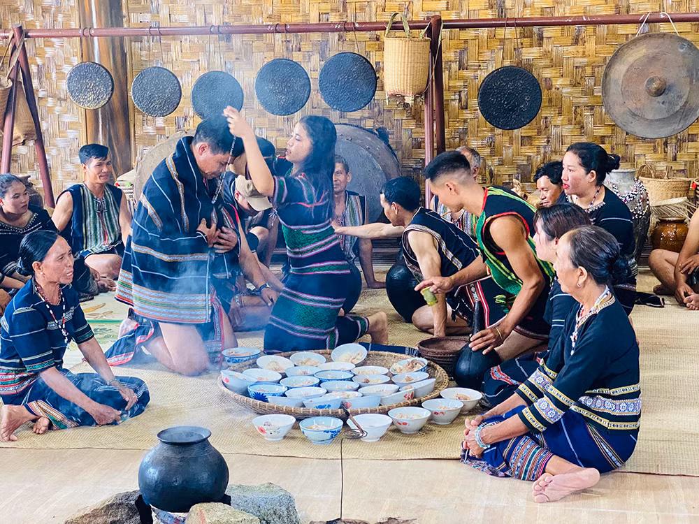 tái hiện lễ cưới người m'nông.jpg -0