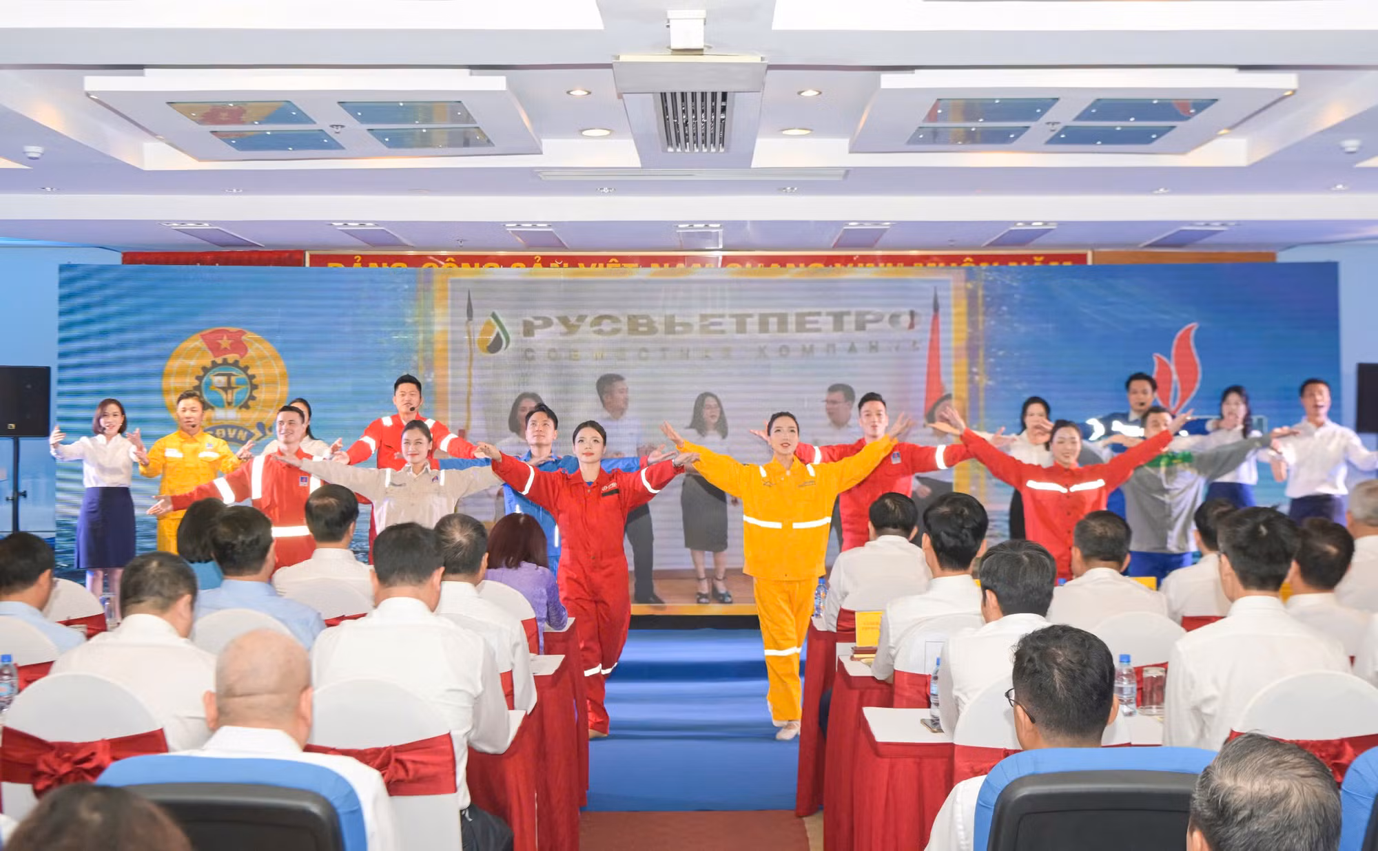 Lan tỏa và phát triển Văn hóa Petrovietnam đến với cộng đồng và xã hội -0