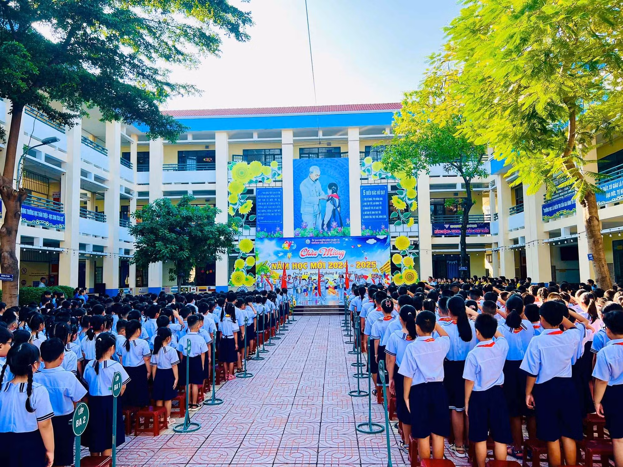 Hơn 1,6 triệu học sinh TP Hồ Chí Minh tựu trường và quy định các khoản thu -0