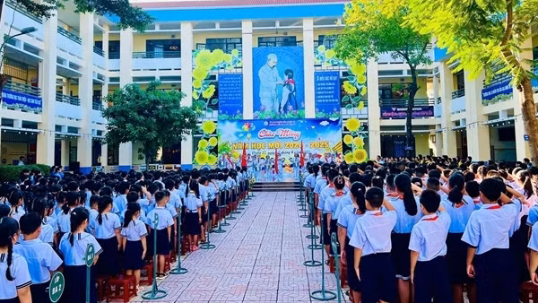 Hơn 1,7 triệu học sinh ở TP Hồ Chí Minh tựu trường năm học mới
