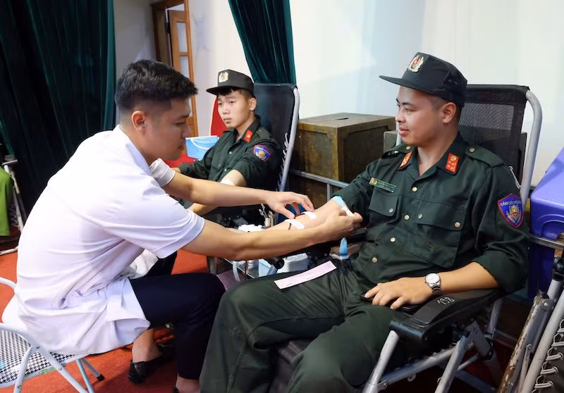 Khởi động hành trình “Giọt máu nghĩa tình” năm 2024 của Công an Thủ đô -1
