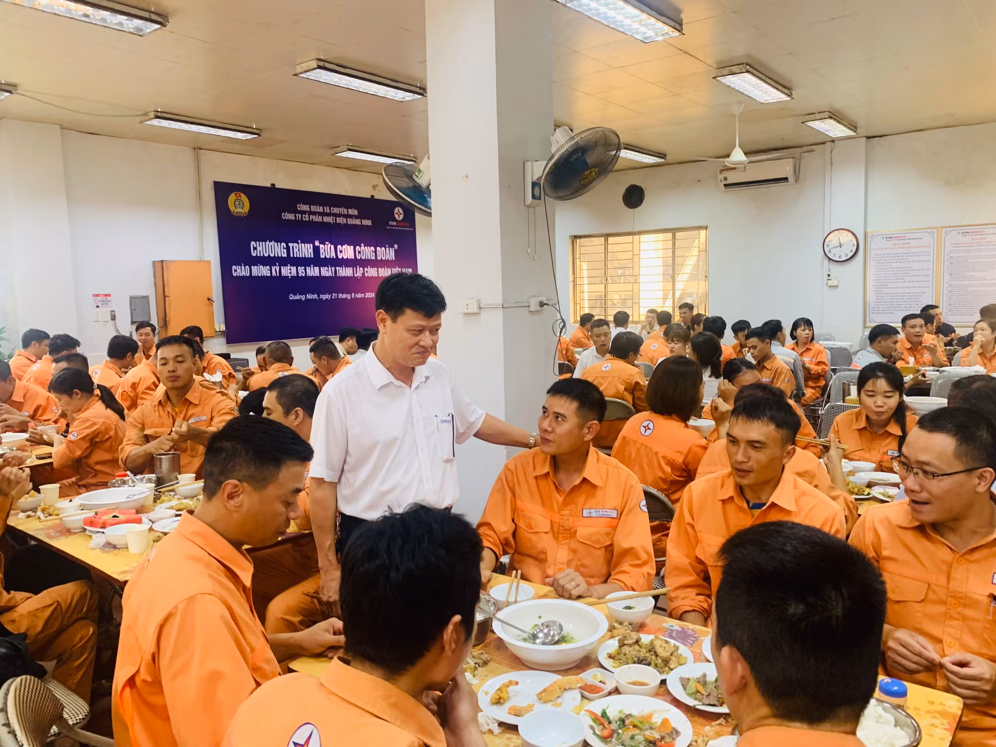 “Bữa cơm Công đoàn” ấm tình người lao động -0