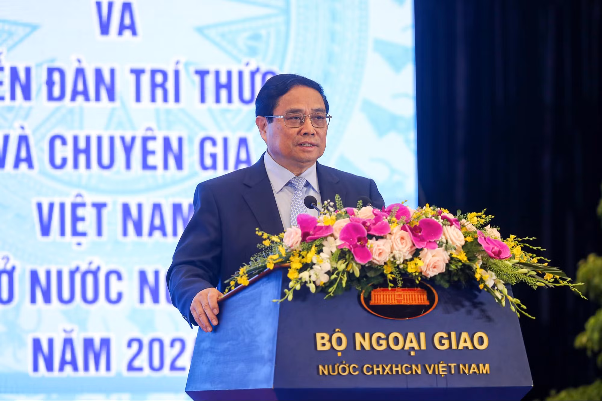Bảo vệ quyền, lợi ích hợp pháp, chính đáng và phát huy tối đa sức mạnh của cộng đồng người Việt Nam ở nước ngoài -0