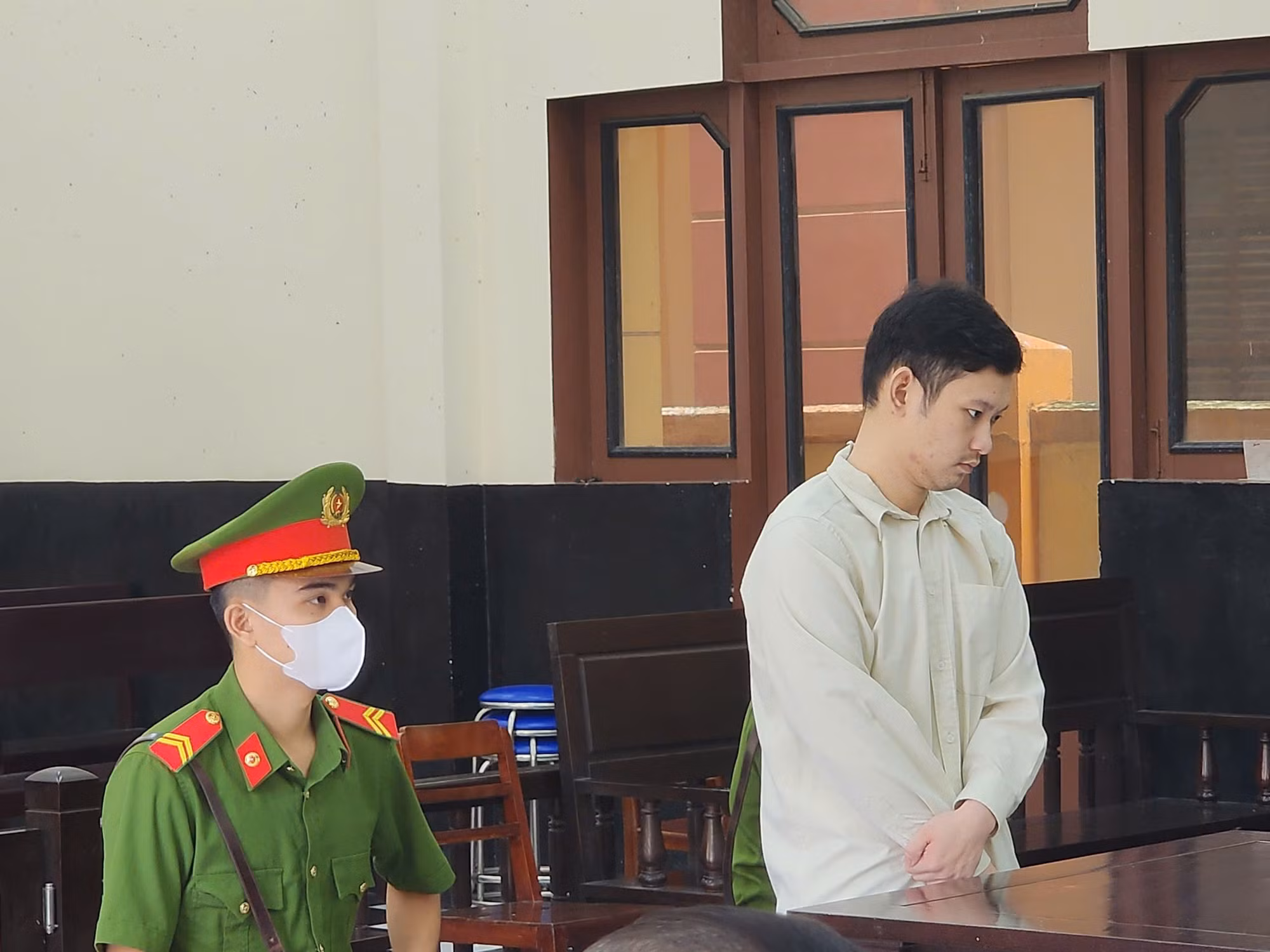 Tuyên án kẻ ngáo đá ném bé trai 3 tuổi xuống kênh Mã Vôi -0