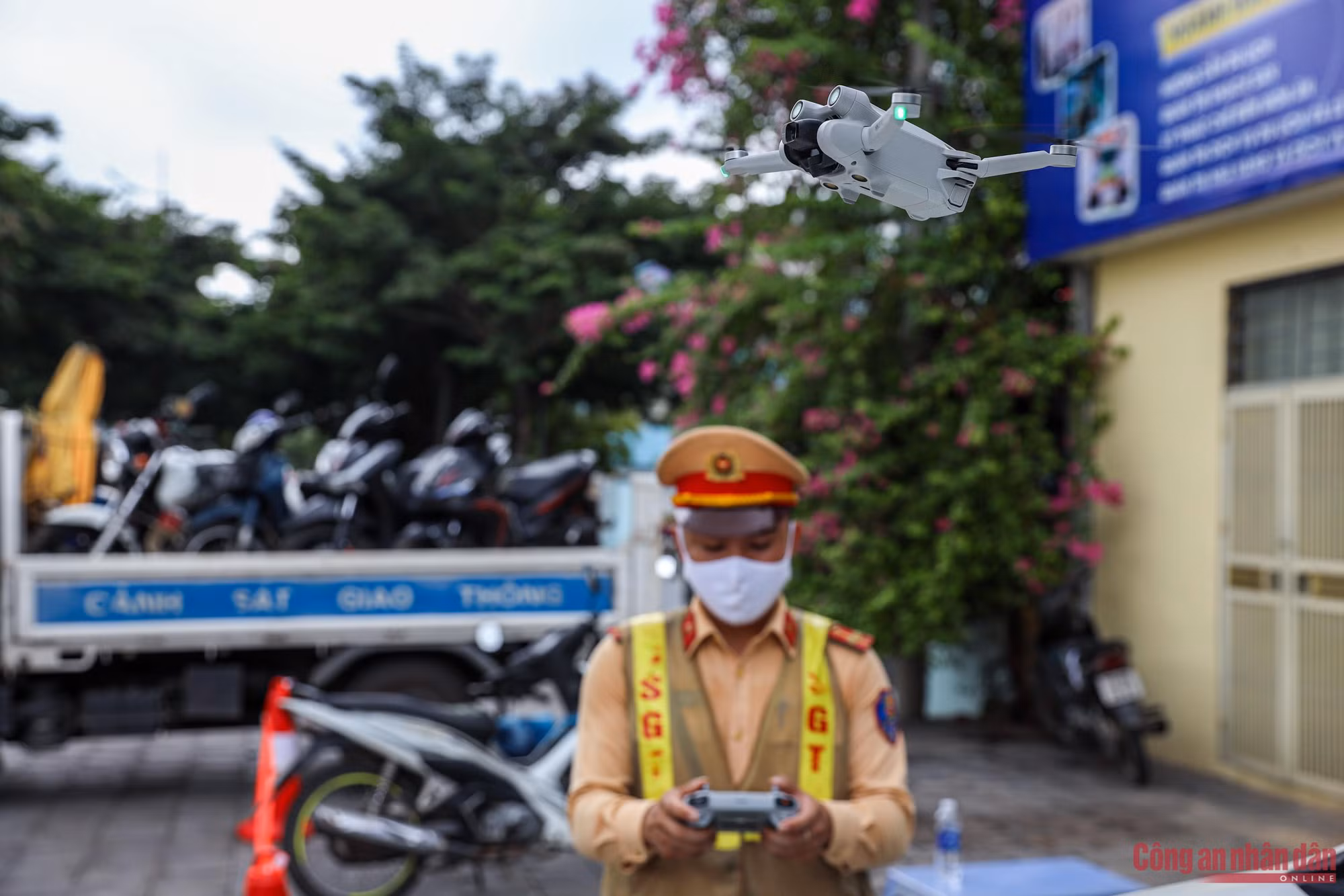 CSGT bay Flycam soi vi phạm trên đường Vành đai 3 trên cao -1