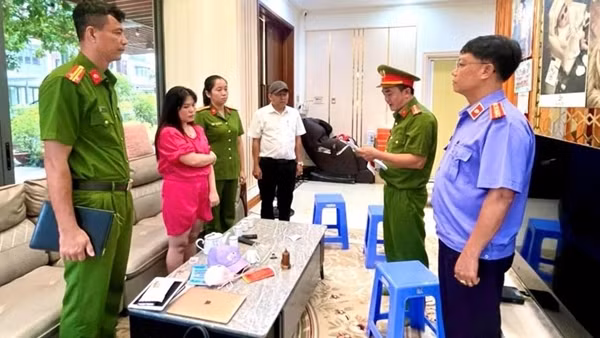 Bắt tạm giam nữ giám đốc công ty địa ốc "nổ" quen biết rộng, làm dự án lớn