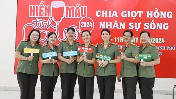 Hội Phụ nữ Công an TP Hồ Chí Minh hiến máu nhân đạo