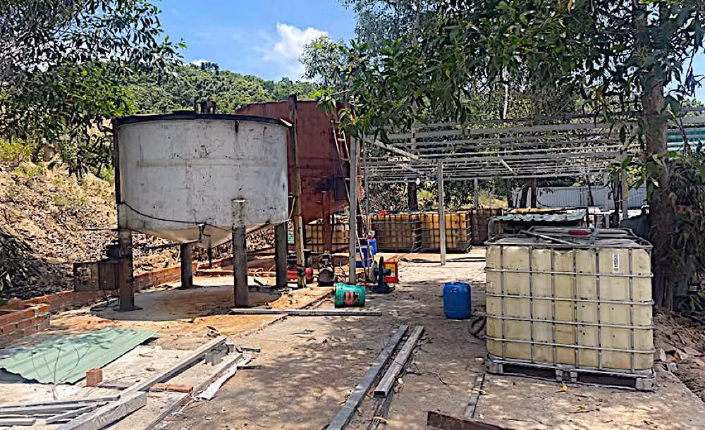 Bắt quả tang cơ sở tái chế gần 20.000 lít dầu nhớt các loại -0