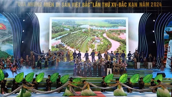 Bắc Kạn khai mạc Chương trình Du lịch "Qua miền di sản Việt Bắc" năm 2024