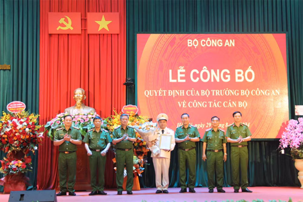 Công bố &nbsp;Quyết định của Bộ trưởng Bộ Công an bổ nhiệm Cục trưởng đối với Thiếu tướng Trần Văn Thiện -4