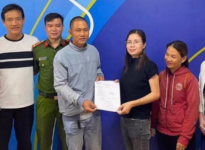 Không trả lại tiền của người khác chuyển nhầm là vi phạm pháp luật -0
