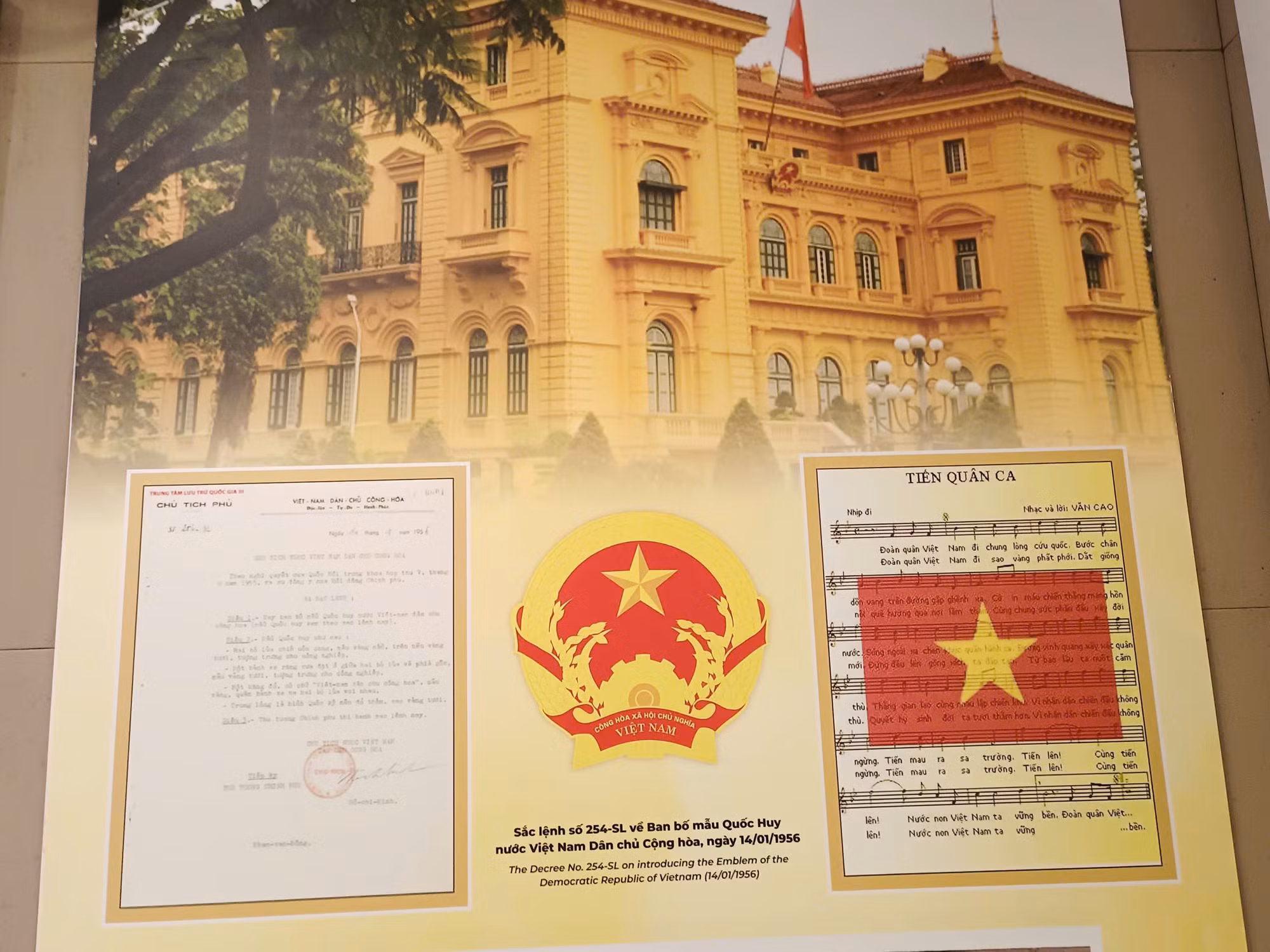 Người dân và du khách tấp nập thăm Khu Di tích Chủ tịch Hồ Chí Minh tại Phủ Chủ tịch -0