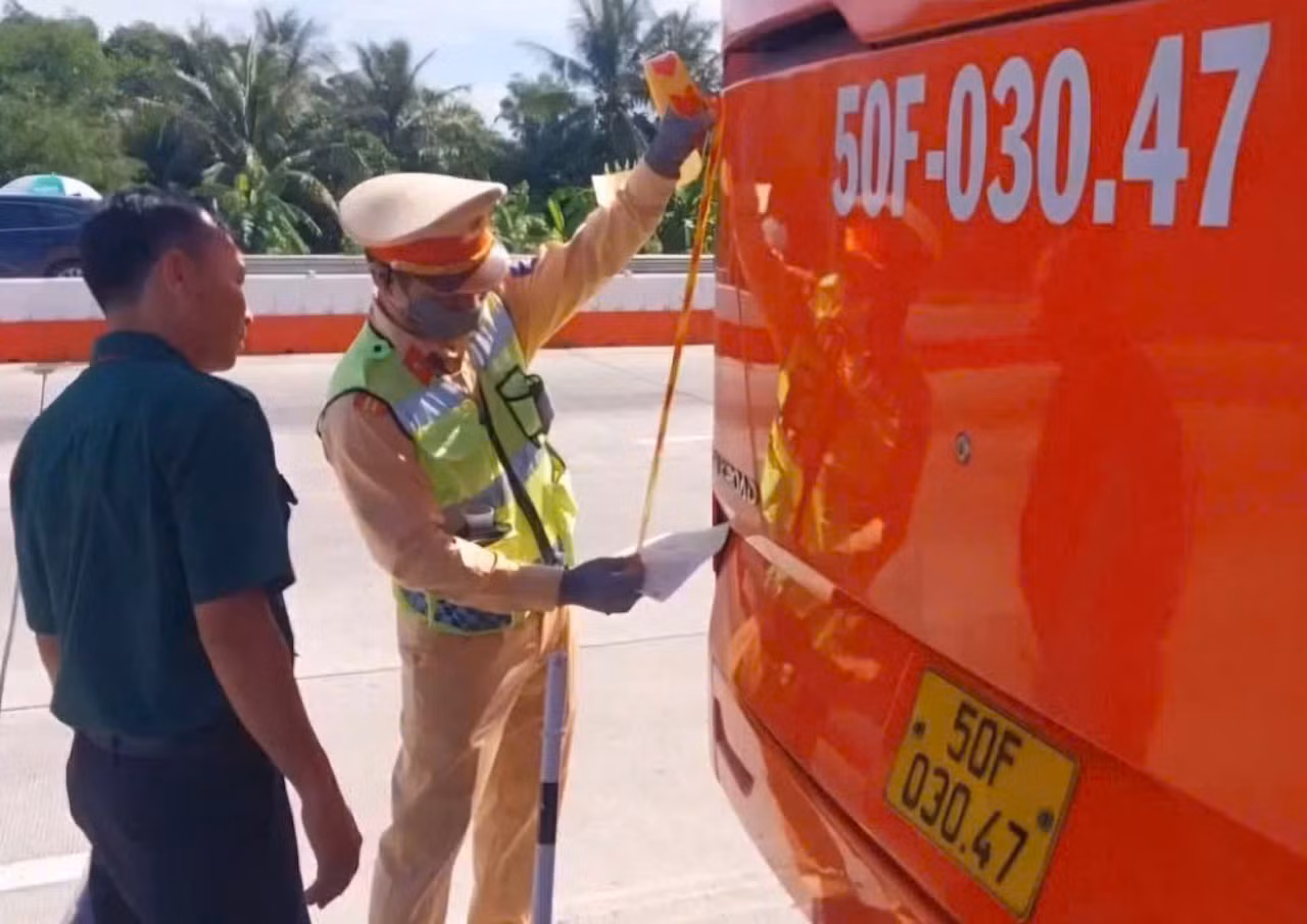 Tăng cường công tác tuyên truyền, đảm bảo an toàn trên cao tốc Thành phố Hồ Chí Minh - Cần Thơ -0
