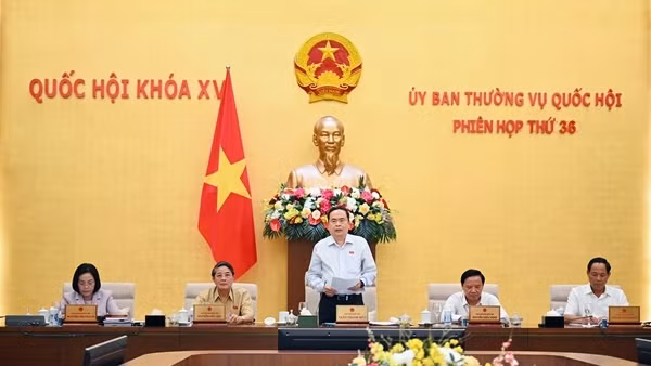 Thông qua Nghị quyết về cấp bậc quân hàm cao nhất đối với sĩ quan cấp tướng Bộ Quốc phòng