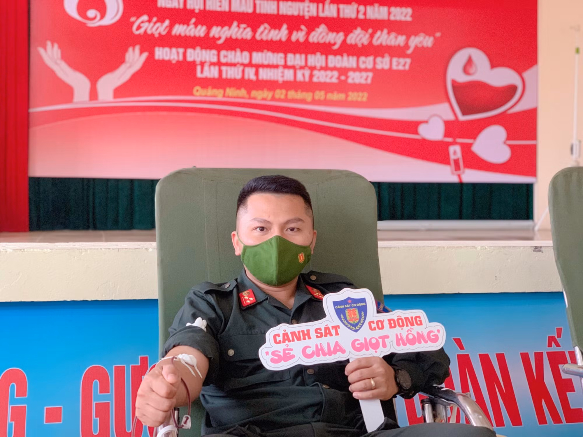 Trung đoàn CSCĐ Đông Bắc sôi nổi Ngày hội hiến máu -2