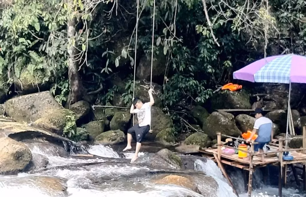 Đóng cửa 2 điểm du lịch không phép ở khu vực rừng Trường Sơn -0