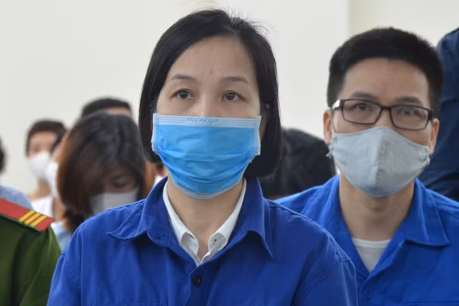 Yêu cầu làm rõ bị cáo và bị hại có đồng phạm trong vụ khách hàng “VIP” chiếm đoạt hàng trăm tỷ đồng -0