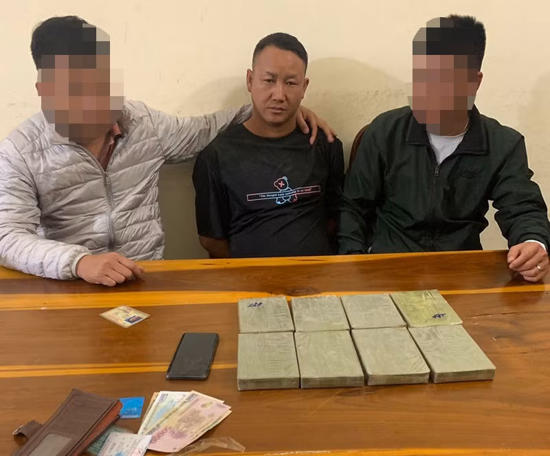 Liên tiếp bắt 2 đối tượng vận chuyển trái phép 8 bánh heroin và 30.000 viên MTTH -0