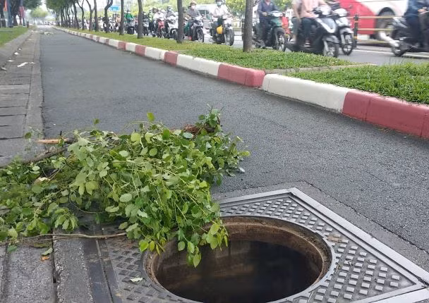 Hàng loạt nắp cống bằng gang, sắt…bị lấy trộm -0