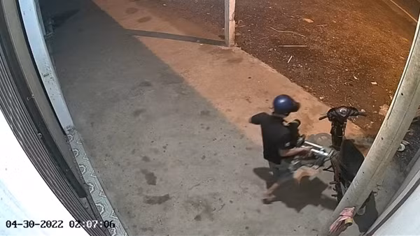 “Người nhện” chui qua khe cổng 30cm trộm nhiều tài sản ảnh 3