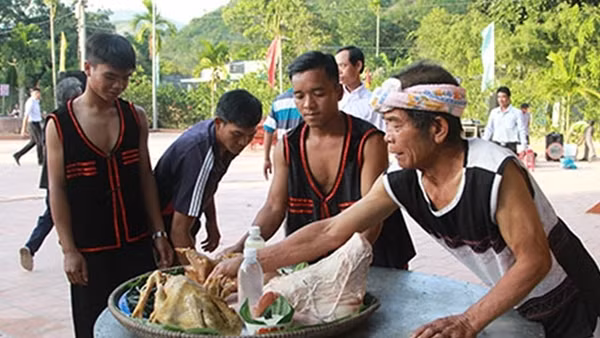 Báo chí thúc đẩy giáo dục vì tương lai trẻ em gái dân tộc thiểu số ảnh 5