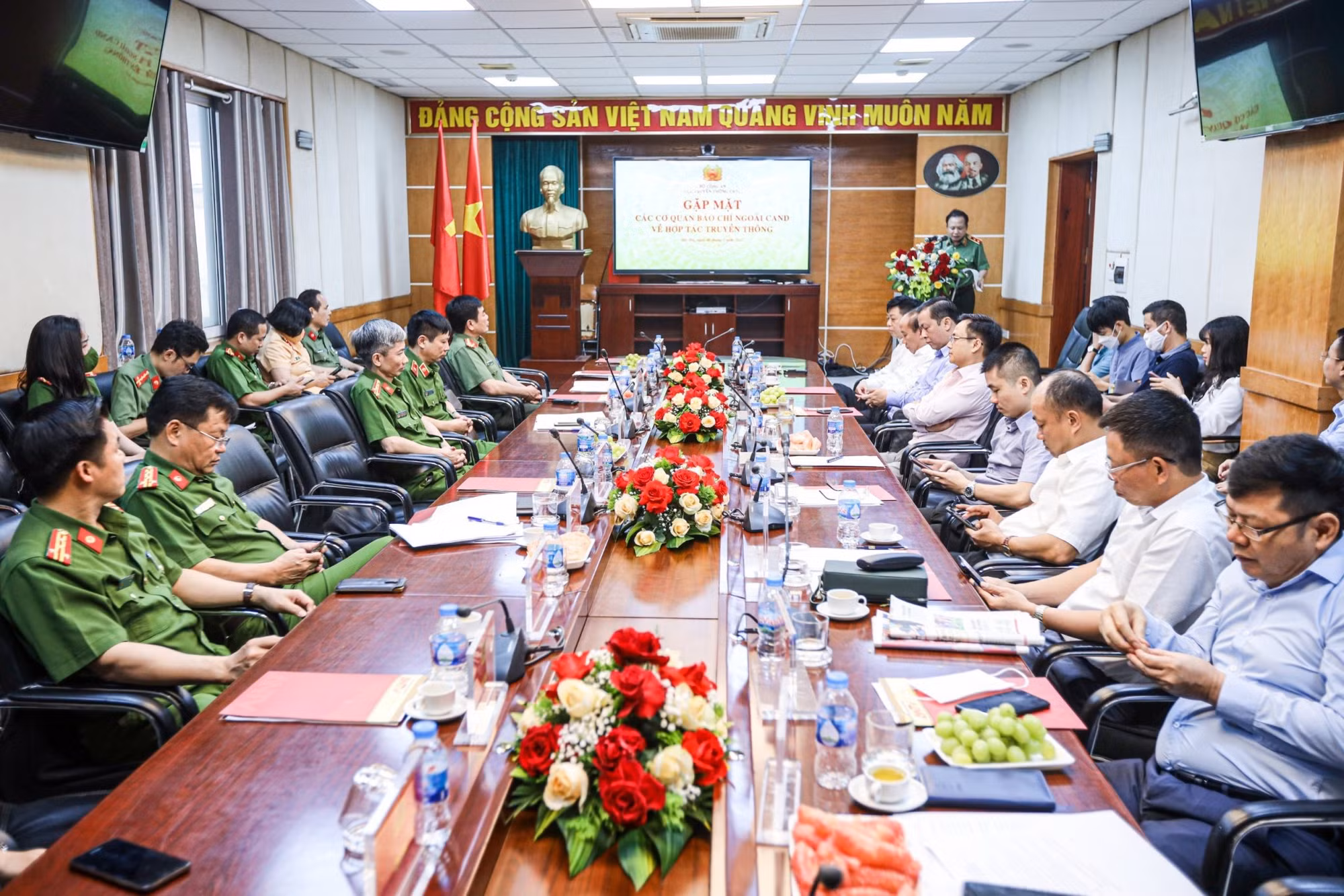 Những chiến công, hình ảnh đẹp của lực lượng CAND là chất liệu phong phú, sinh động -0