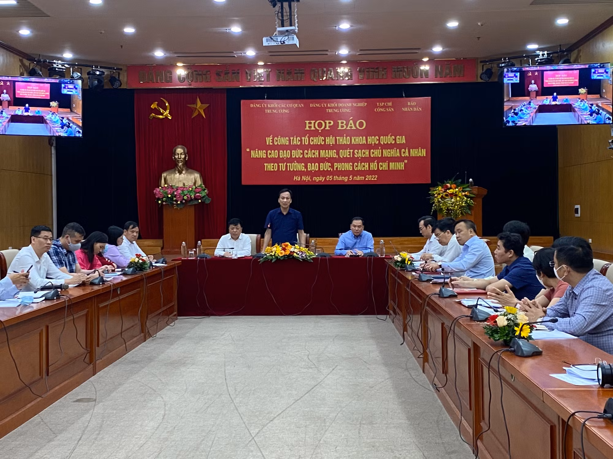 Nâng cao đạo đức cách mạng, quét sạch chủ nghĩa cá nhân theo tư tưởng, đạo đức, phong cách Hồ Chí Minh -0