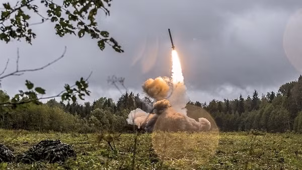 Mỹ thông qua luật "cho thuê quốc phòng" giúp chuyển vũ khí dễ dàng sang Ukraine ảnh 3
