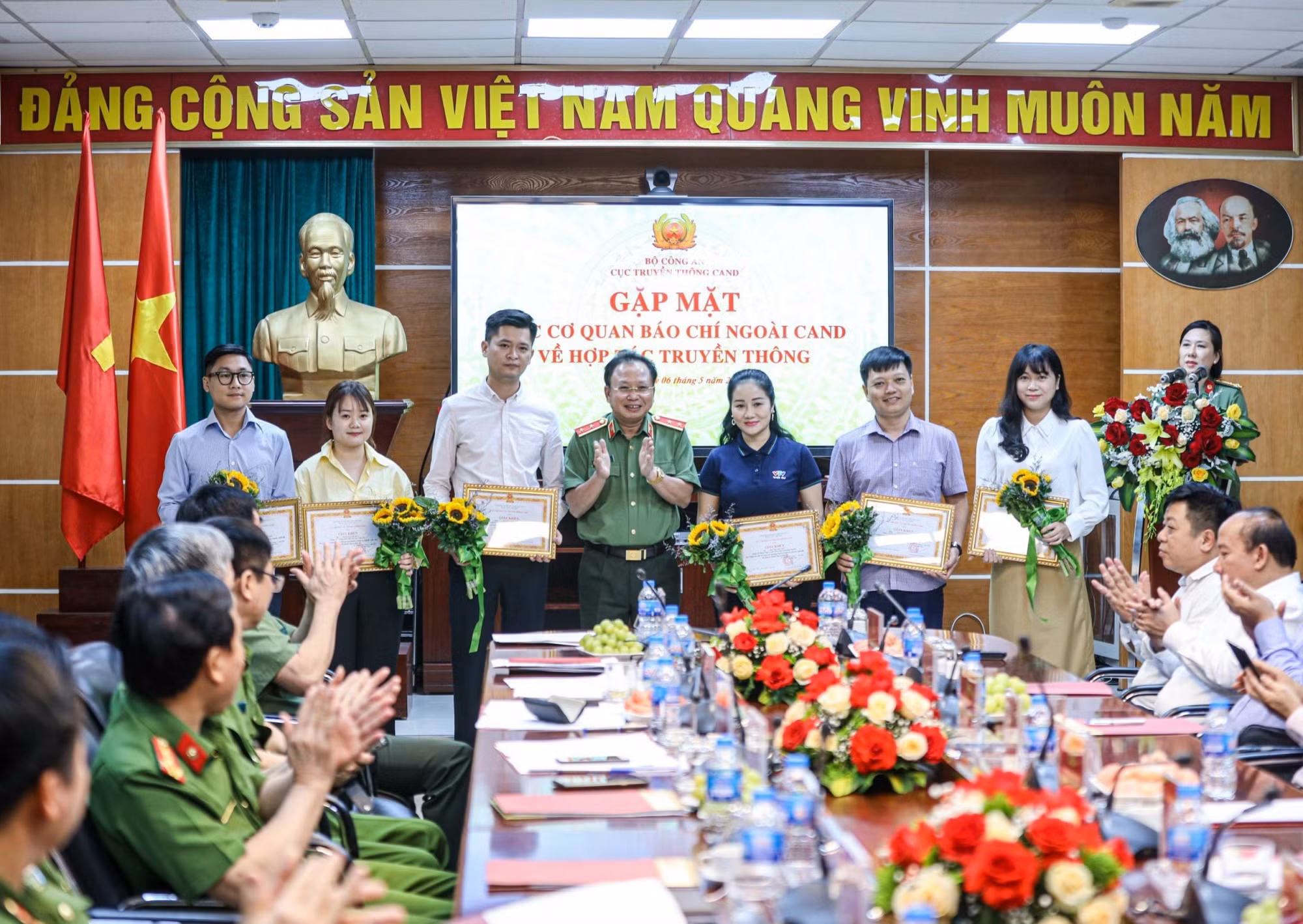 Những chiến công, hình ảnh đẹp của lực lượng CAND là chất liệu phong phú, sinh động -0