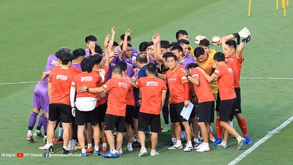 Bị U23 Philippines cầm chân, U23 Việt Nam "trở lại mặt đất" ảnh 11