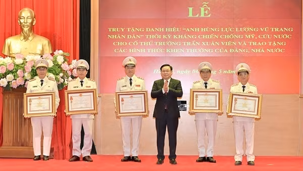 Xứng danh "thanh bảo kiếm của Đảng", "lá chắn thép" vững vàng đấu tranh với các loại tội phạm