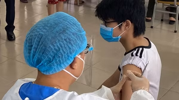 Không tiêm vaccine uốn ván - bạch hầu cùng đợt với tiêm vaccine phòng COVID-19