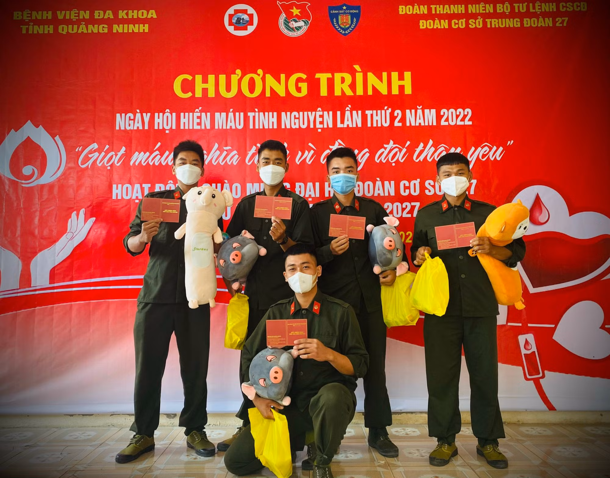 Trung đoàn CSCĐ Đông Bắc sôi nổi Ngày hội hiến máu -3