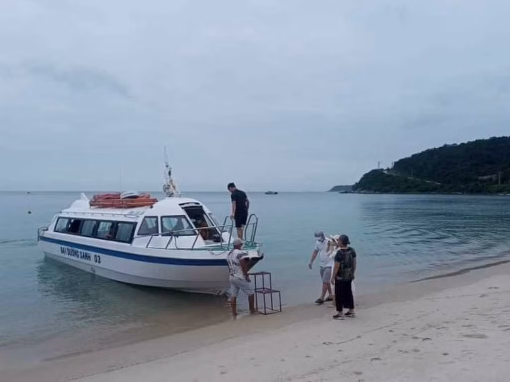 Hội An: Tạm dừng tàu vận chuyển du khách từ Cửa Đại ra đảo Cù Lao Chàm -1