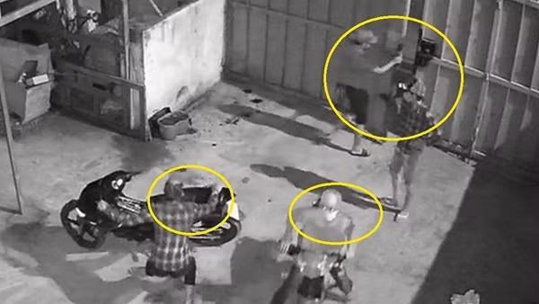 Camera ghi rõ nét quá trình các đối tượng đột nhập công ty trộm nhiều tài sản