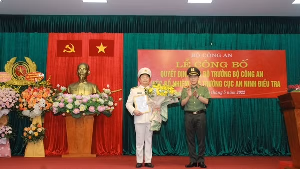 Trao quyết định bổ nhiệm Cục trưởng Cục An ninh điều tra