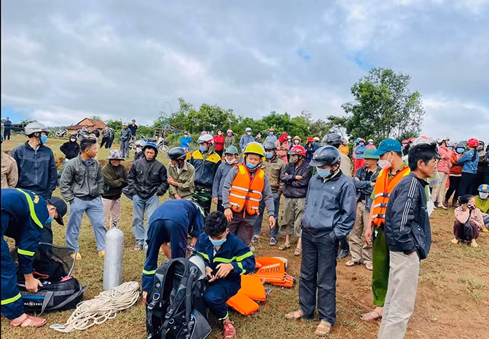 Tìm thấy thi thể người đàn ông dưới lòng hồ thủy điện sau 4 ngày mất tích -0