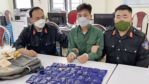 Sắm loa, đèn nháy để "mở tiệc" ma túy tại phòng trọ ảnh 5