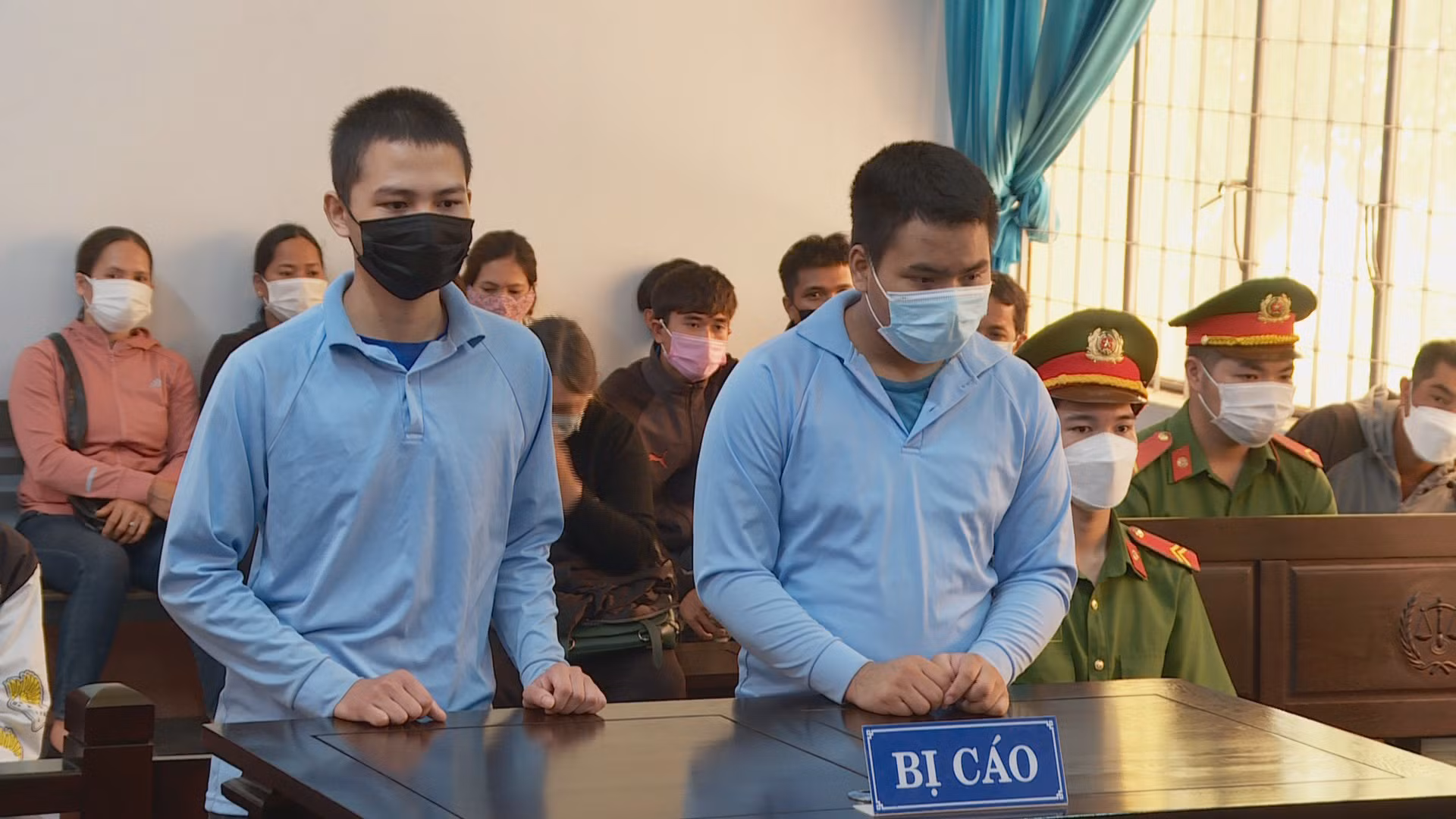 Trên đường đi nhậu, 2 thanh niên manh động đánh người trọng thương -0