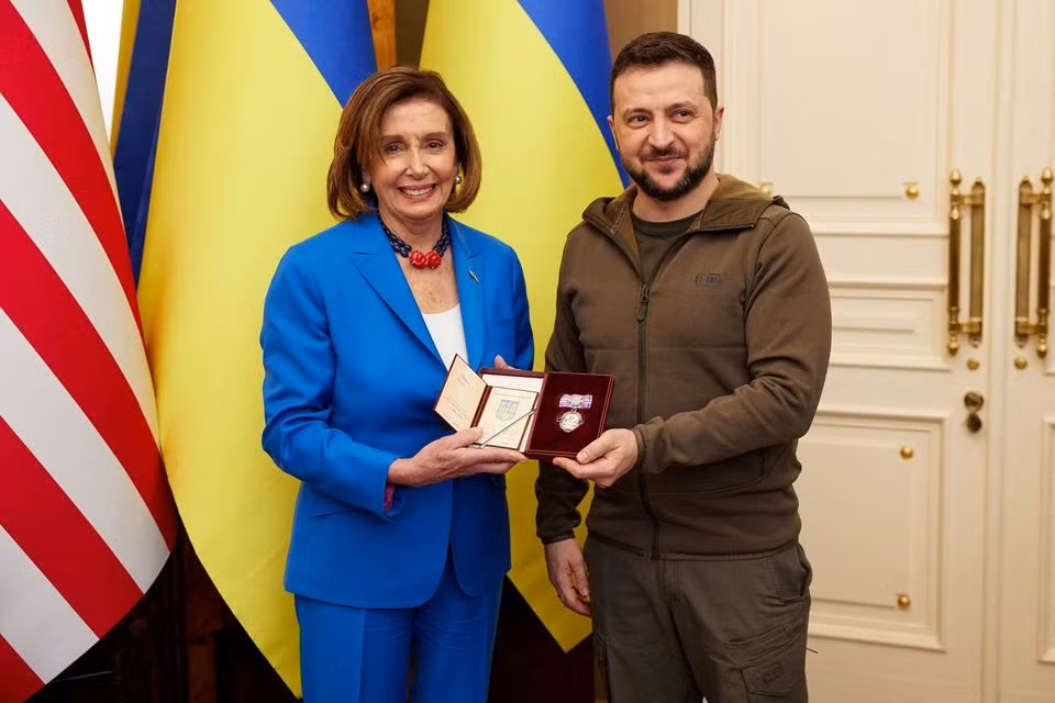Chủ tịch Hạ viện Mỹ bất ngờ đến thăm Ukraine -0