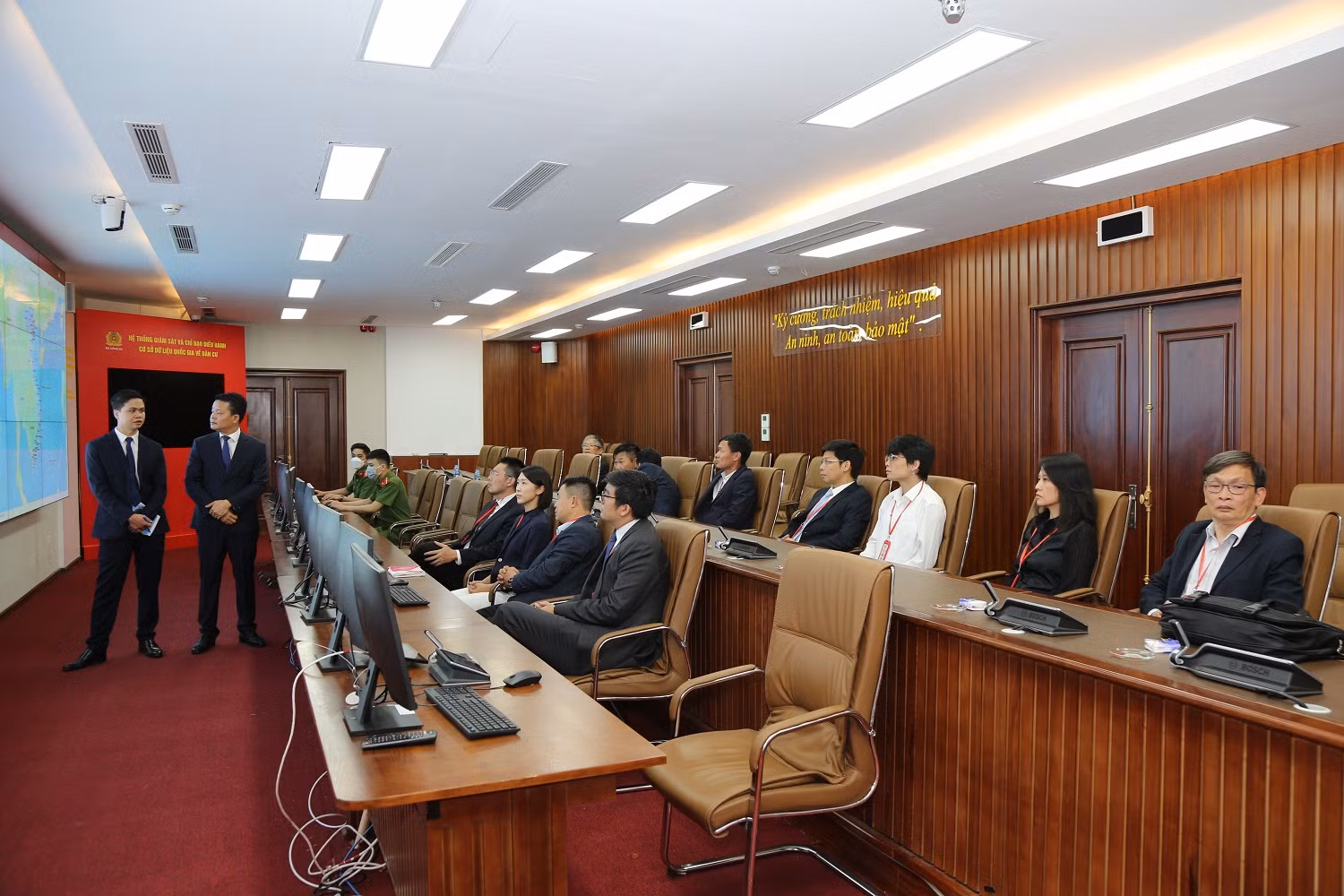 Trao đổi, hợp tác với Singapore về phát triển dữ liệu dân cư, định danh và xác thực điện tử -0