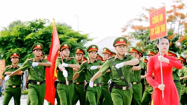 Trao giải các đội xuất sắc tại Hội thi bắn súng, võ thuật, điều lệnh CAND ảnh 7