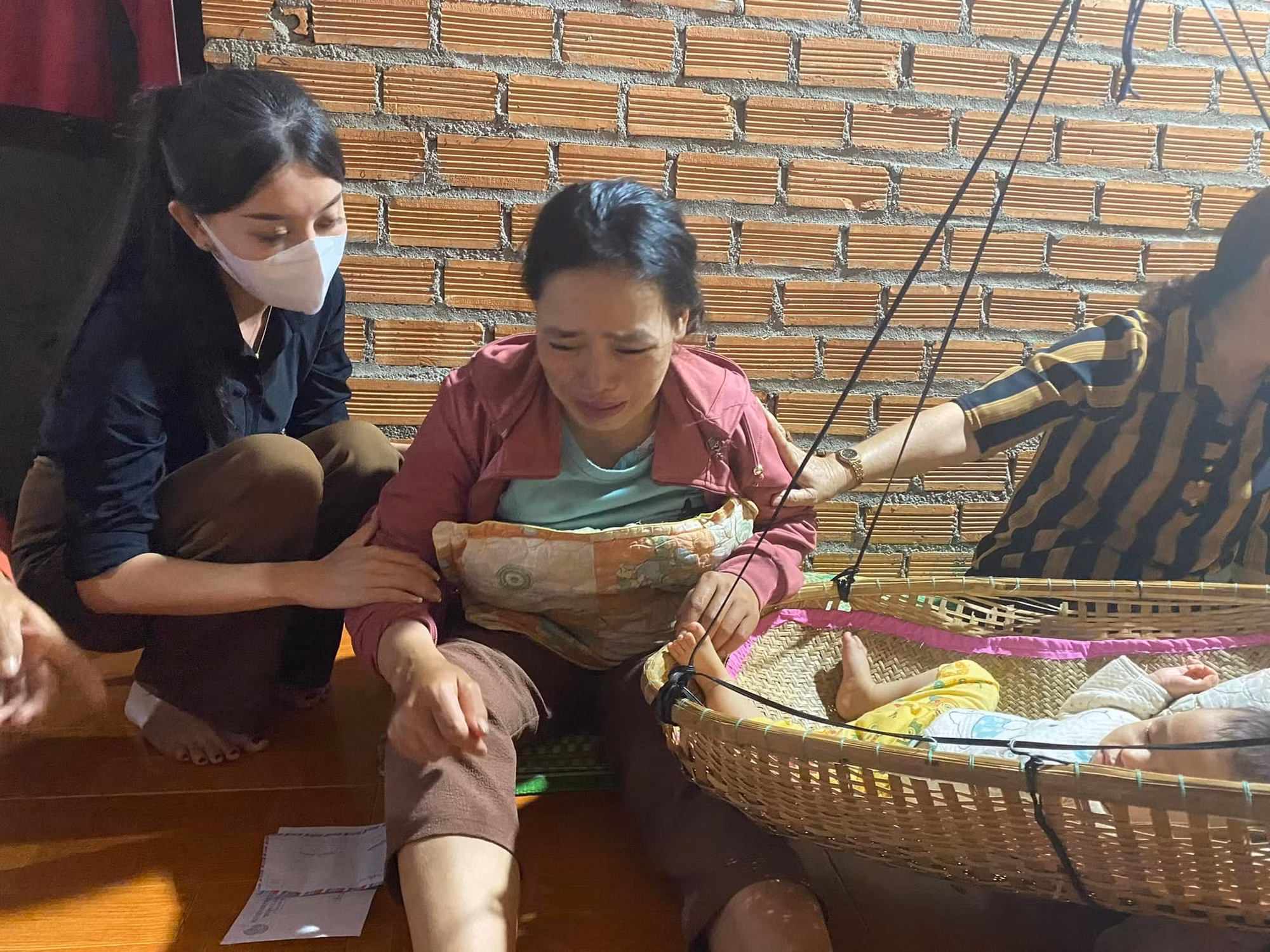 Đi câu cá, 3 anh em ruột bị đuối nước thương tâm -0
