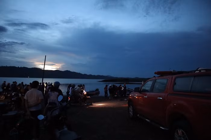 Mượn xuồng máy ra hồ chơi, hai người mất tích -0