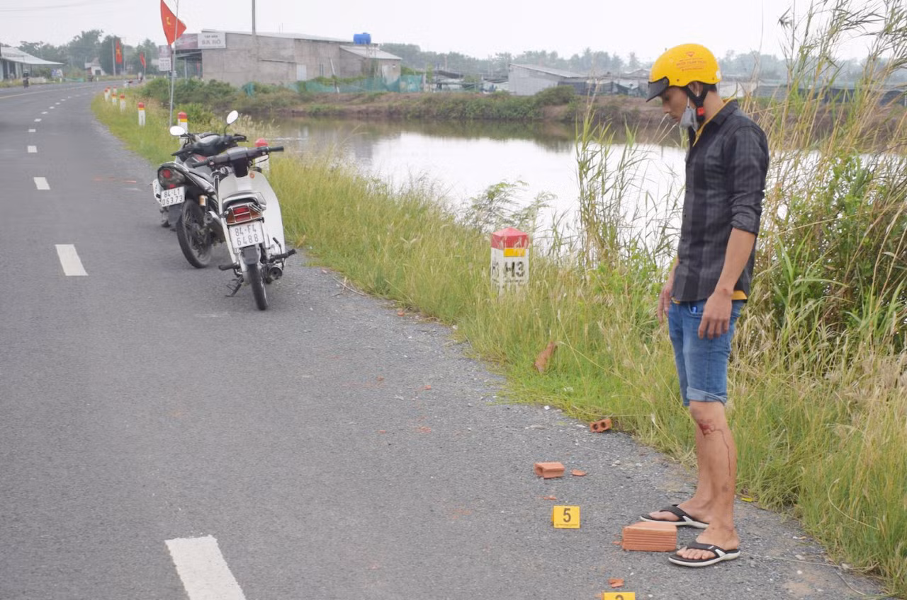 Hoang báo cướp vì bị “nợ đòi” -0