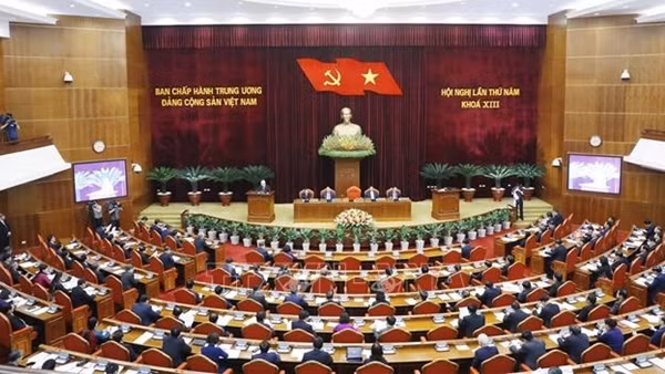Ngày làm việc thứ hai Hội nghị Trung ương 5 khóa XIII ảnh 2