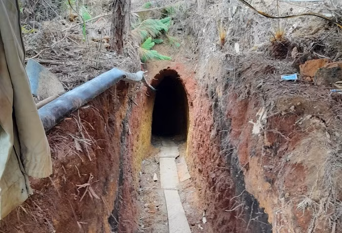 Truy quét điểm nóng “thiếc tặc”, bắt giữ 4 đối tượng -0