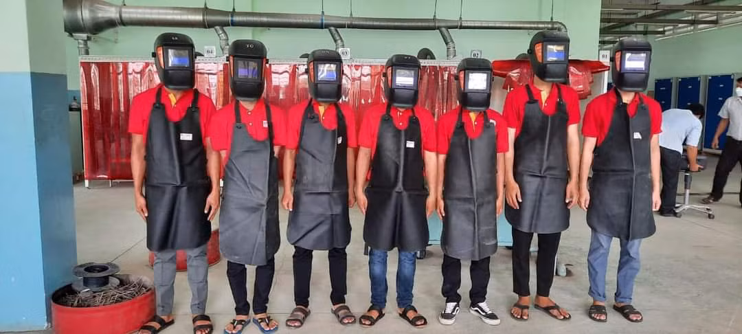 Thị trường “xuất khẩu lao động” sôi động trở lại -0